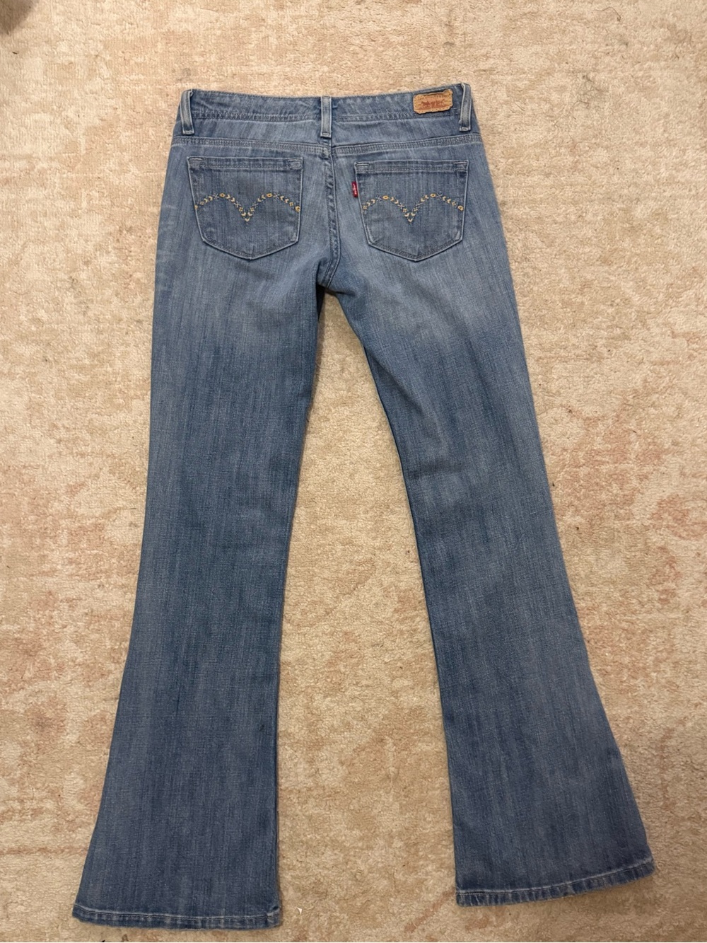 Vintage Y2K Levi's Women's embroidered jeans (bootcut) size 1 - Picture 2 of 6